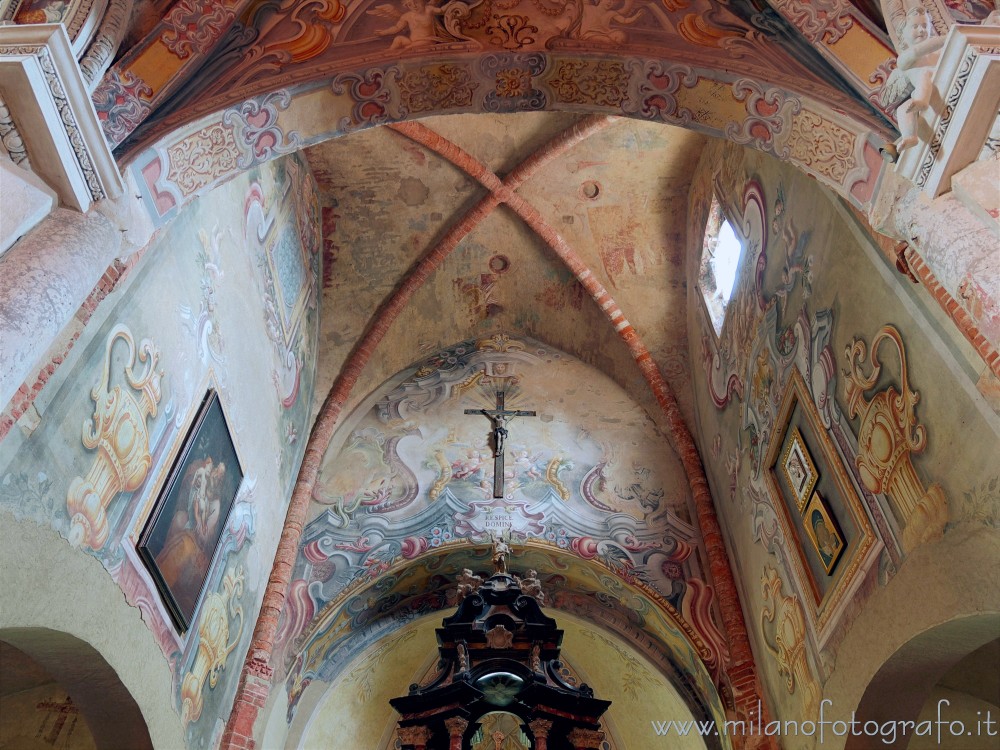 Bellinzago Novarese (Novara, Italy) - Ceiling of the presbytery of the Church of San Giulio in the Badia of Dulzago